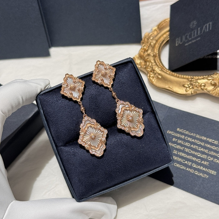 BUCCELLATI EARRING