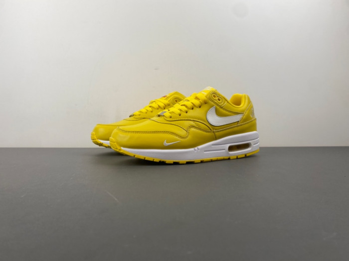 Svp*me puts its signature spin on the nike air max 1 hf8813-700