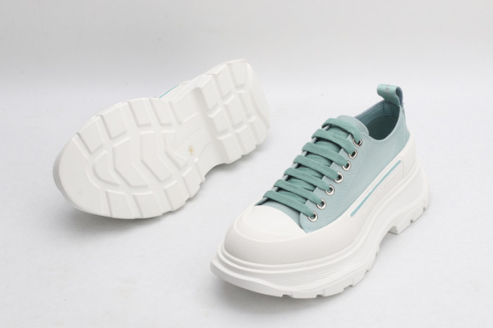 alex mcqu sneakers