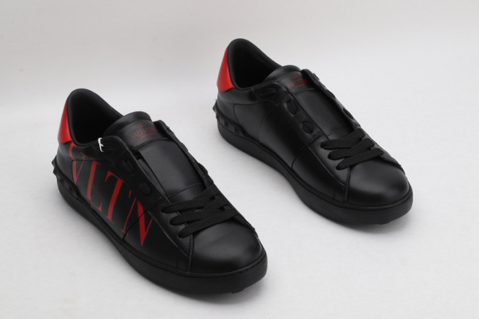 v*lentino sneaker