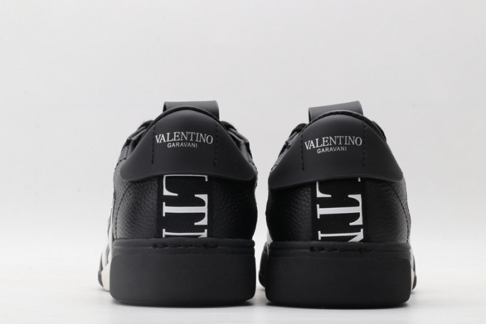 v*lentino sneaker