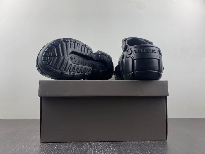 bl track trainers black sandal 24022101