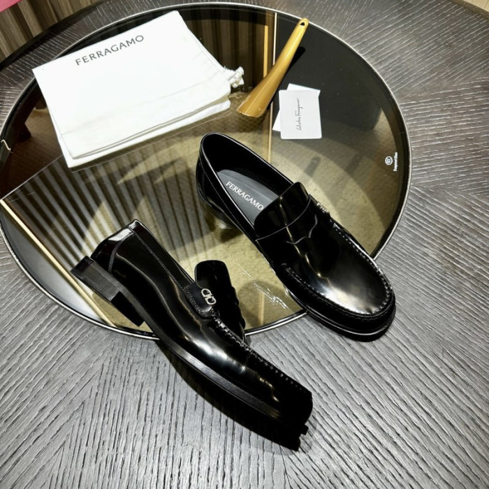 FERRAGAMO LOAFER