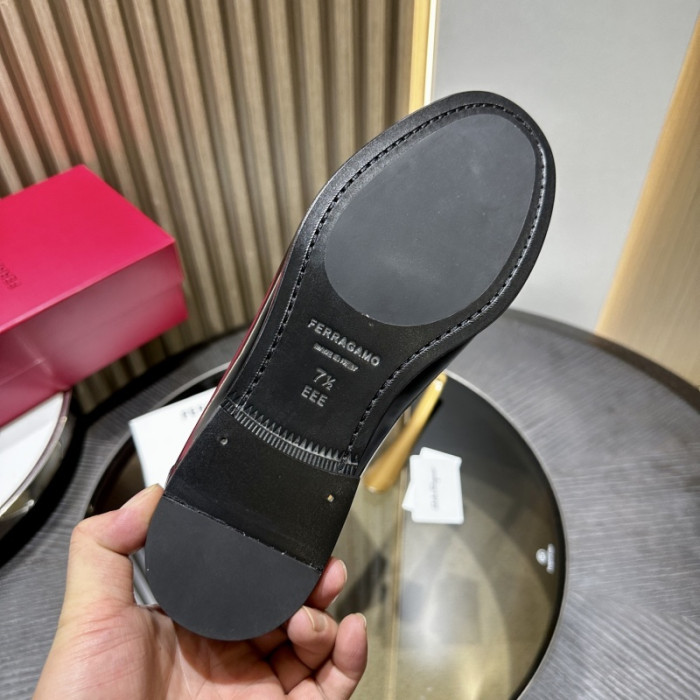 FERRAGAMO LOAFER