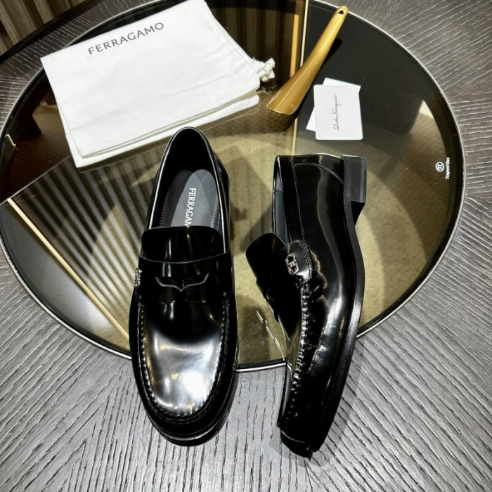 FERRAGAMO LOAFER