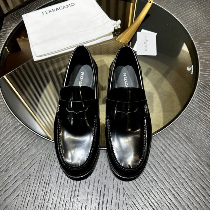 FERRAGAMO LOAFER