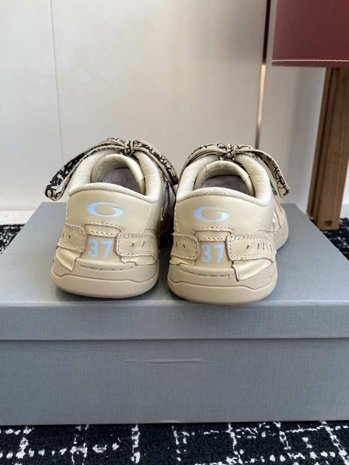 Ba1en*iaga hamptons worn-out