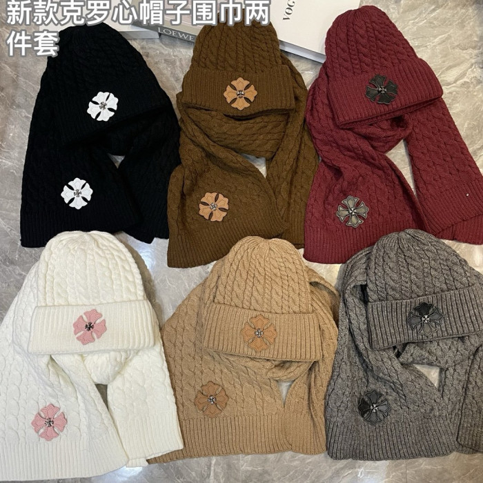 CHR0 HEART HAT AND SCARF