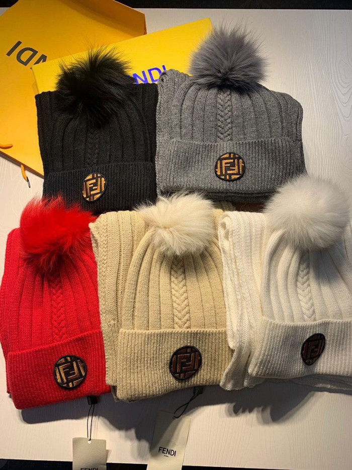 FEND1 HAT AND SCARF