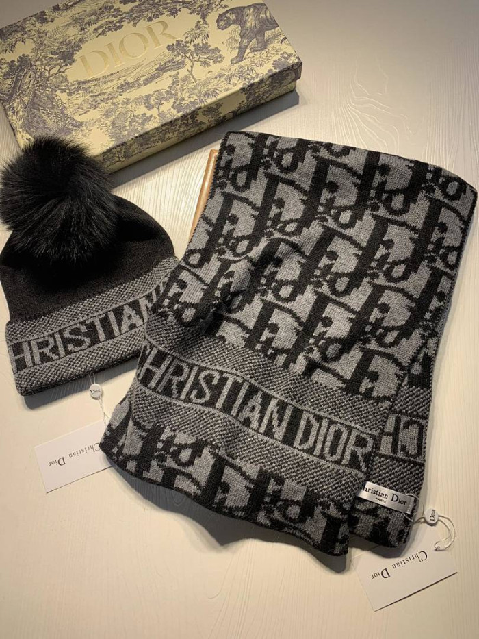 D1OR HAT AND SCARF