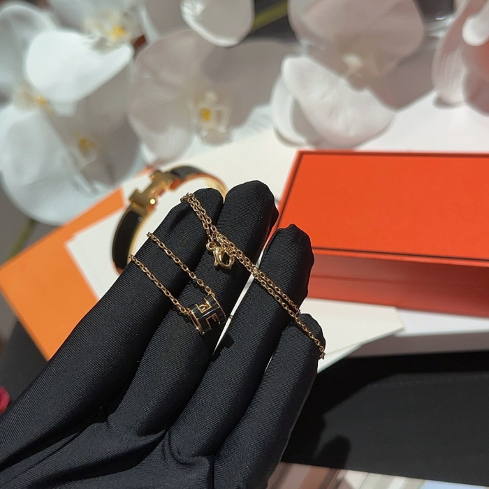 H**me5 bracelet and necklace
