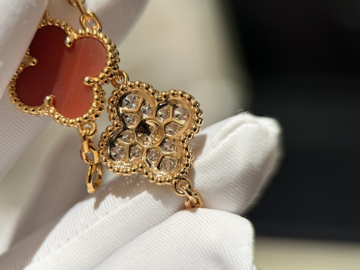 V*n Cl**f &arpels bracelets