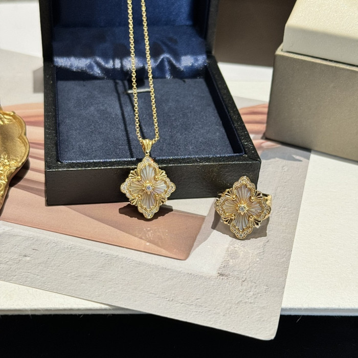 BUCCELLATI NECKLACE AND RING