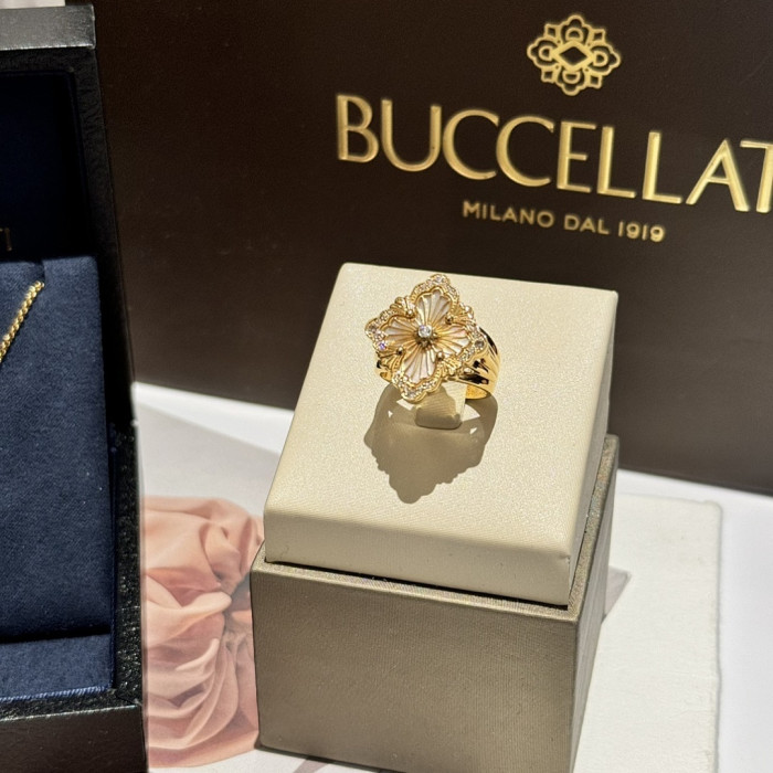 BUCCELLATI NECKLACE AND RING