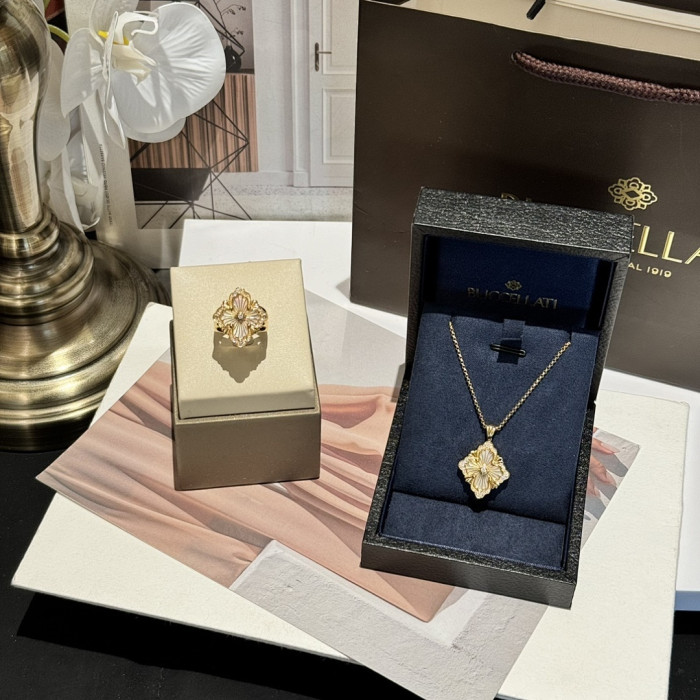 BUCCELLATI NECKLACE AND RING