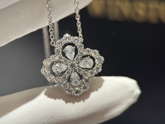 HARRY WINSTON NECKLACE