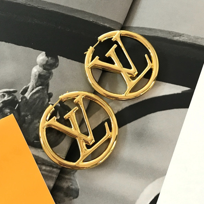 l0vis Vvtt0n earring