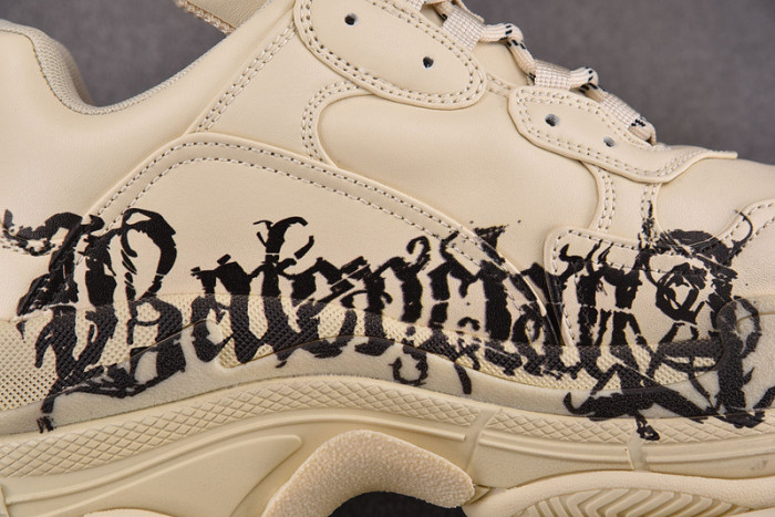 bl triple s trainers sneakers 536737 w2fay 9016