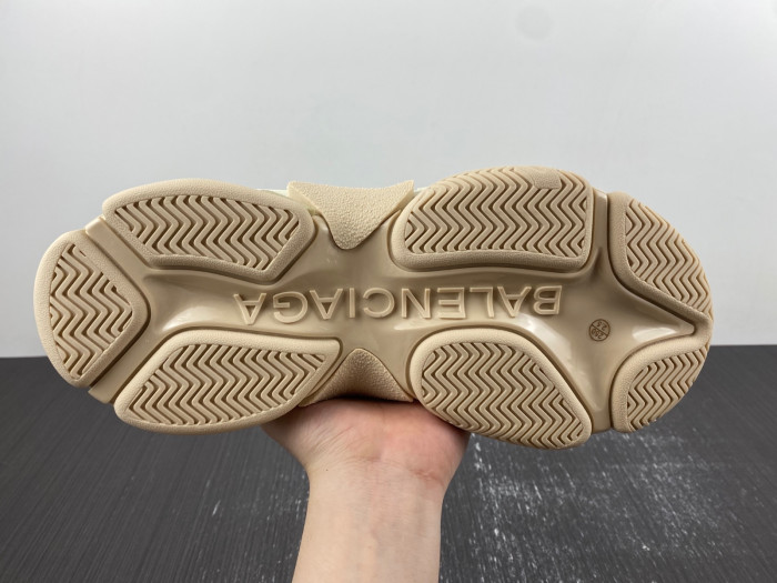 bl triple s trainers sneakers 710156 w3cu2 9798