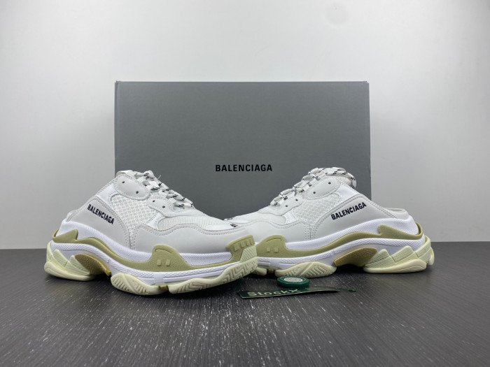 bl triple s trainers sneakers 755686 w3sm2 9097