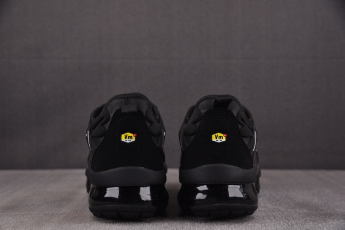 NIKE AIR VAPORMAX Plus 924453-004