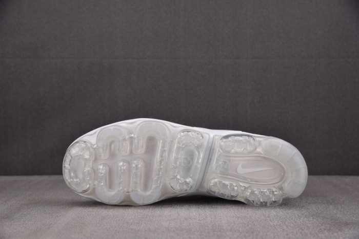 NIKE AIR VAPORMAX Plus 924453-100