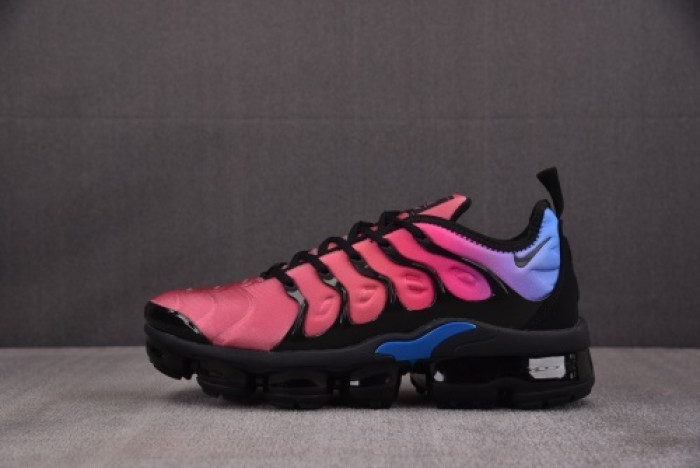NIKE AIR VAPORMAX Plus AO4550-001