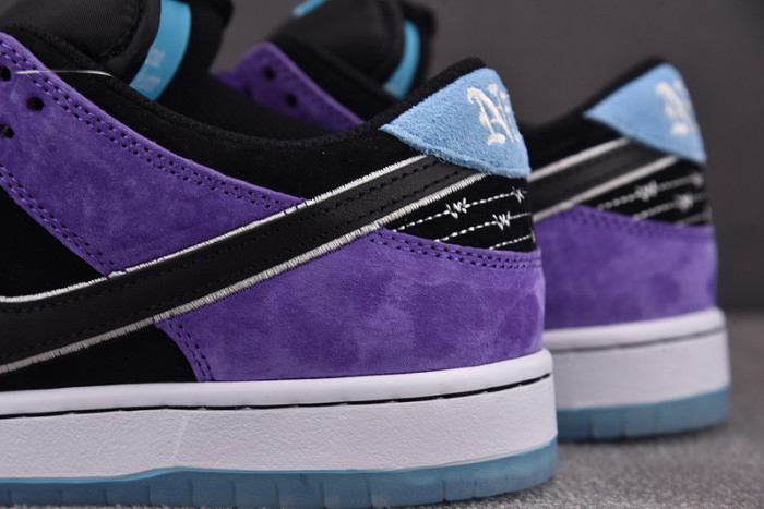 Hayley Wilson x Nike SB Dunk Low HJ0513-500