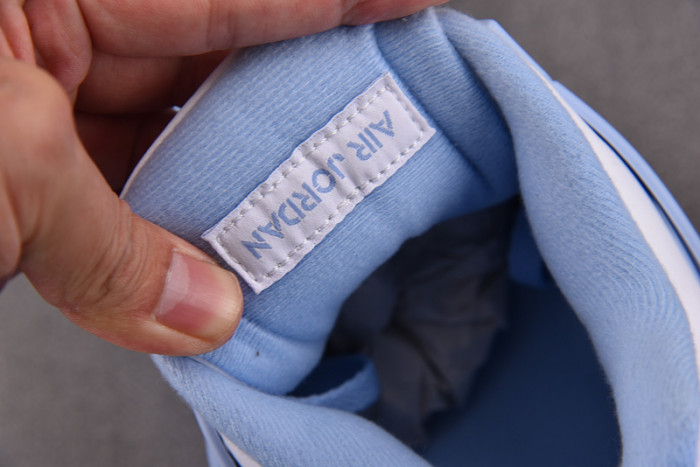 Air Jordan 4 WMNS "Aluminum" HV0823-100