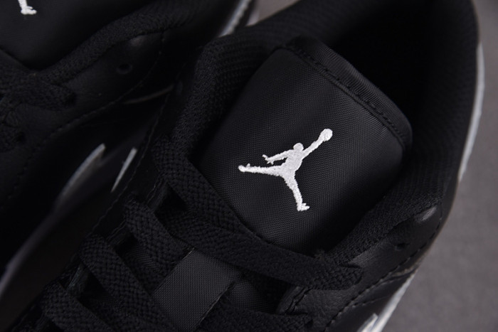 Air Jordan 1 Low Panda 553558-043