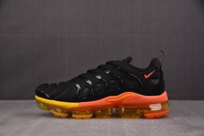NIKE AIR VAPORMAX Plus DJ5525-001