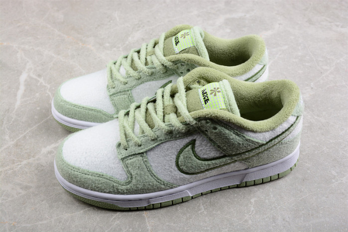 nike dunk low se fleece pack honeydew dq7579-300