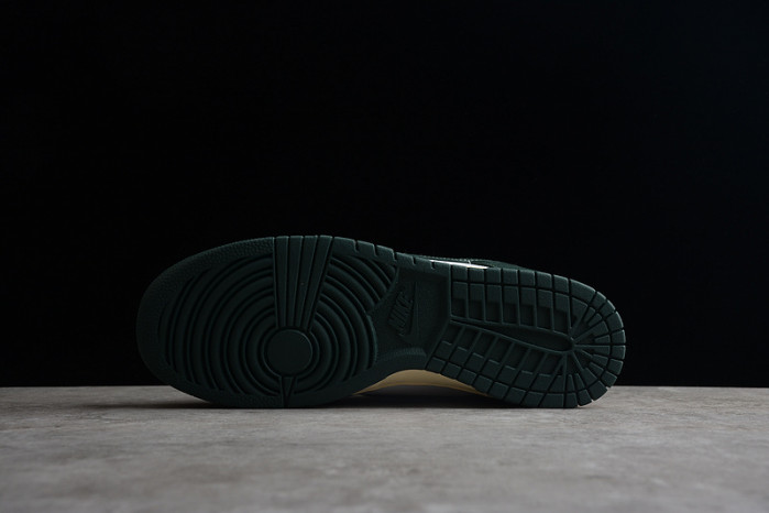 nike dunk low vintage green dq8580-100
