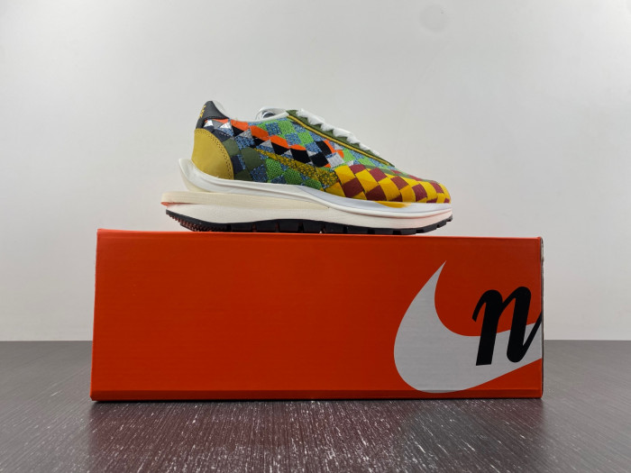 nike ldvaporwaffle mix / sacai low “green gusto” dr5209-300