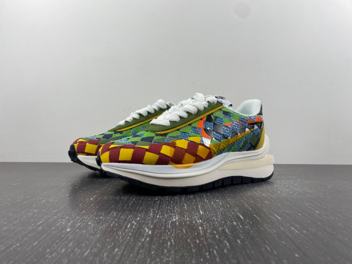 nike ldvaporwaffle mix / sacai low “green gusto” dr5209-300