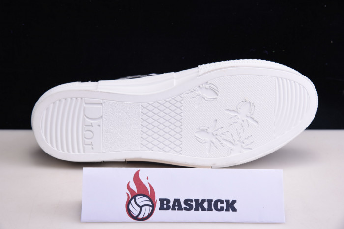 dr b23 homme kaws h903p167