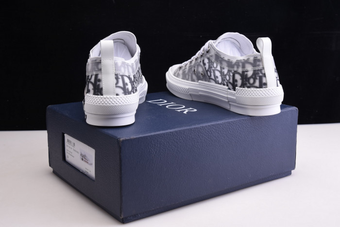 dr b23 homme kaws h903p167