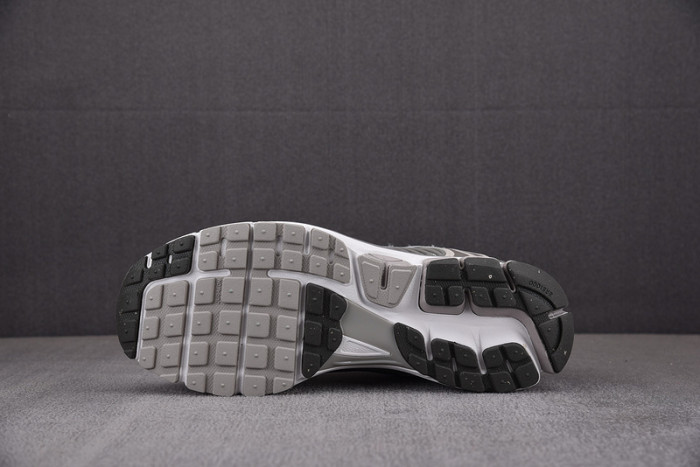 nike zoom vomero 5 "iron ore" fd0791-012