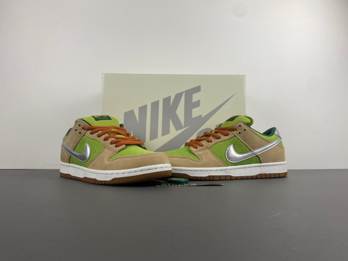 Nike SB Dunk Low "Escargot" FQ7585-200 Nike SB Dunk Low "Escargot" FQ7585-200