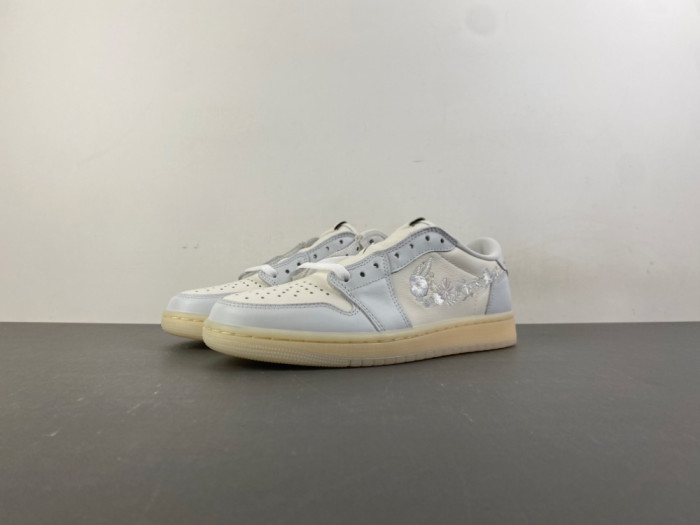 Jordan 1 Retro Low OG Rabbit Floral Swoosh IF4391-100