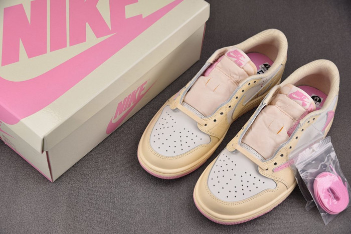 Air Jordan 1 Retro Low OG SP Travis Scott Shy Pink IQ7604-100