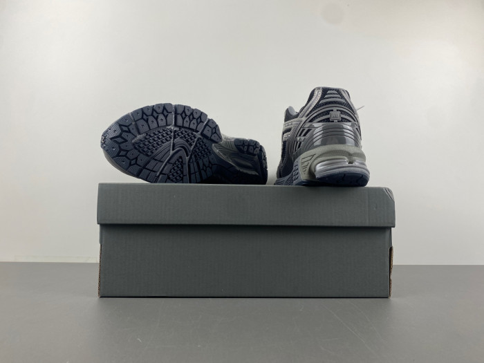 NEW BALANCE 1906R PHANTOM DARK GREY METALLIC SILVER M1906RES