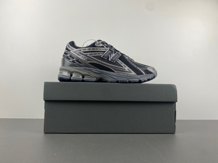 NEW BALANCE 1906R PHANTOM DARK GREY METALLIC SILVER M1906RES