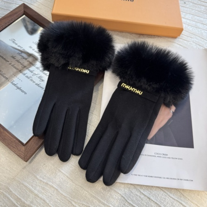 M1um1u gloves