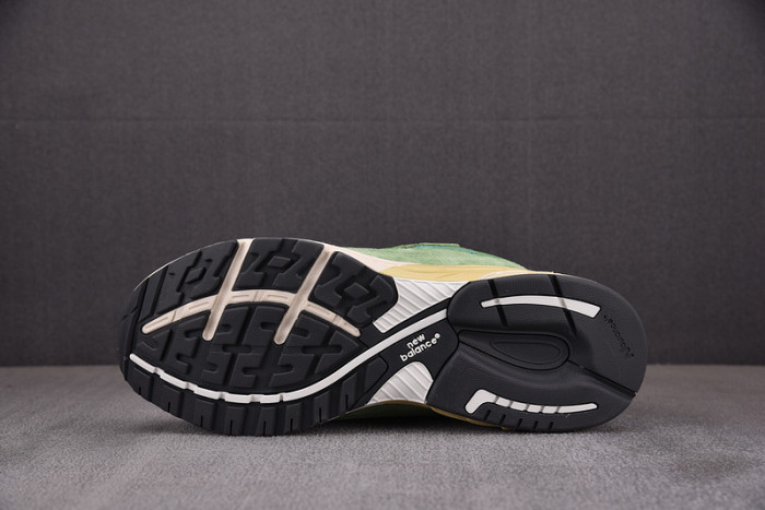 new balance 993 miusa teddy santis chive men